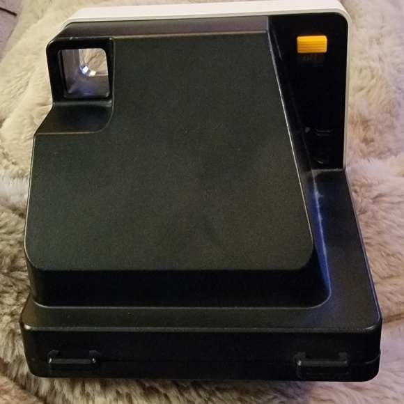 Polaroid Originals OneStep 2 VF Instant Film Camera in White - Picture 4 of 5